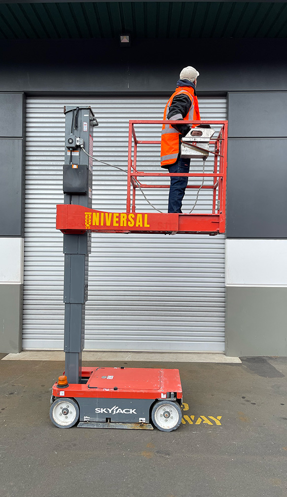 Vertical Mast lift hire